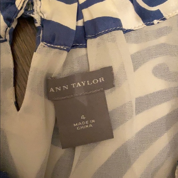 Ann Taylor Top. - Picture 2 of 4